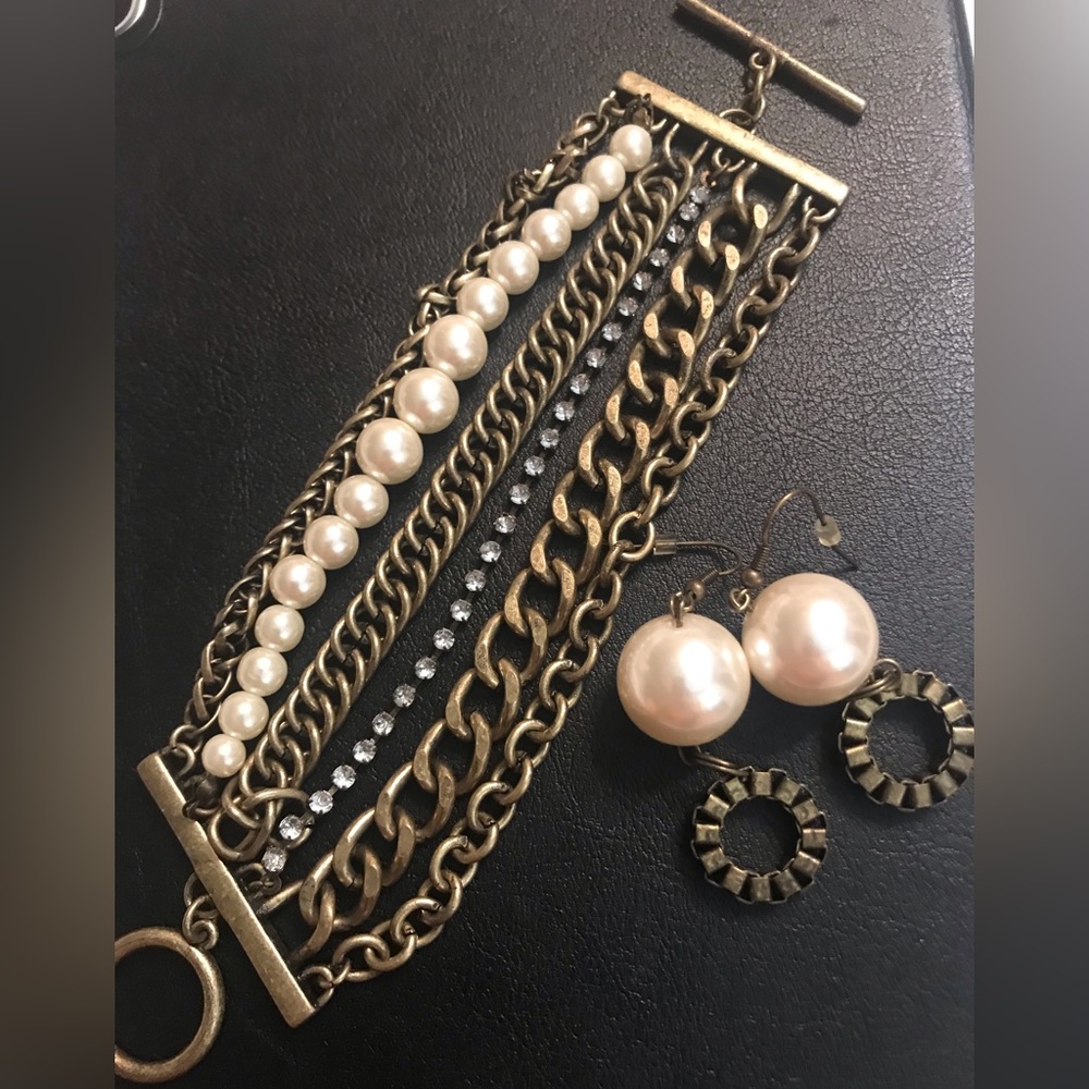 6 Multi strand braclet pearls & chains antique gold w/ matching earrings set